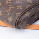 LOUIS VUITTON FAVOURITE (2013) – FEMININ OG ALLSIDIG SKULDERVESKE thumbnail