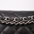 CHANEL MAXI FLAP (2009) – ELEGANT OG ROMSLIG KLASSIKER thumbnail