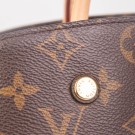 Louis Vuitton Montaigne (2010) – elegant veske i Monogram thumbnail