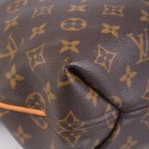 LOUIS VUITTON SULLY (2012) – ROMSLIG OG ELEGANT SKULDERVESKE thumbnail