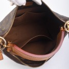 LOUIS VUITTON SULLY (2012) – ROMSLIG OG ELEGANT SKULDERVESKE thumbnail