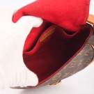 LOUIS VUITTON TAMBOURINE (2003) – KOMPAKT OG TIDLØS CROSSBODY thumbnail