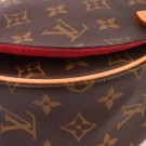 LOUIS VUITTON TAMBOURINE (2003) – KOMPAKT OG TIDLØS CROSSBODY thumbnail