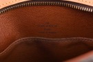 LOUIS VUITTON DROUOT (2007) – KOMPAKT OG KLASSISK CROSSBODY thumbnail