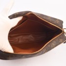 LOUIS VUITTON COMPEIGNE CLUTCH (1987) – DISKRET OG TIDLØS HÅNDVESKE thumbnail