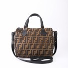 Fendi 1980 – Tidløs og ikonisk monogramveske thumbnail