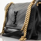 Saint Laurent Nikki (2019) – ikonisk veske i sort lammeskinn thumbnail