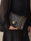 Chanel Double Flap Medium (1996) – ikonisk veske i sort lammeskinn thumbnail