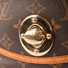 LOUIS VUITTON TULUM (2006) – ELEGANT OG PRAKTISK HVERDAGSVEKSE thumbnail