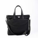 Prada Saffiano 2010 – Tidløs eleganse i sort thumbnail