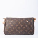 LOUIS VUITTON FAVOURITE (2013) – FEMININ OG ALLSIDIG SKULDERVESKE thumbnail