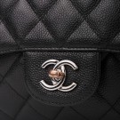 CHANEL MAXI FLAP (2009) – ELEGANT OG ROMSLIG KLASSIKER thumbnail