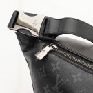 Louis Vuitton Discovery Bumbag (2019) – ikonisk belteveske i sort Monogram thumbnail