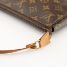 Louis Vuitton Pochette (2006) – klassisk clutch i Monogram thumbnail