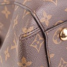 Louis Vuitton Montaigne (2010) – elegant veske i Monogram thumbnail