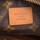 LOUIS VUITTON SULLY (2012) – ROMSLIG OG ELEGANT SKULDERVESKE thumbnail