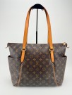 Louis Vuitton Totally MM thumbnail