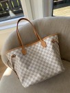 Louis Vuitton Neverfull MM thumbnail