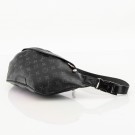 Louis Vuitton Discovery Bumbag (2019) – ikonisk belteveske i sort Monogram thumbnail