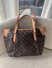 Louis Vuitton Totally MM thumbnail
