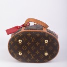 LOUIS VUITTON NEO BUCKET RUBIS (2007) – MODERNE VRI PÅ EN KLASSIKER thumbnail