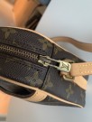 Louis Vuitton Senlis thumbnail