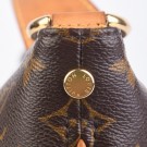 LOUIS VUITTON SULLY (2012) – ROMSLIG OG ELEGANT SKULDERVESKE thumbnail