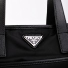 Prada Saffiano 2010 – Tidløs eleganse i sort thumbnail