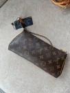 Louis Vuitton Eva Clutch thumbnail