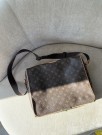 Louis Vuitton Messenger Bag thumbnail