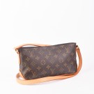 LOUIS VUITTON TROTTEUR (2003) – SLANK OG TIDLØS CROSSBODY thumbnail