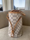 Louis Vuitton Neverfull MM thumbnail