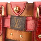 LOUIS VUITTON NEO BUCKET RUBIS (2007) – MODERNE VRI PÅ EN KLASSIKER thumbnail
