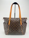 Louis Vuitton Totally MM thumbnail