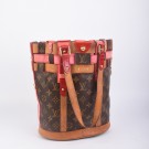 LOUIS VUITTON NEO BUCKET RUBIS (2007) – MODERNE VRI PÅ EN KLASSIKER thumbnail