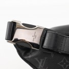 Louis Vuitton Discovery Bumbag (2019) – ikonisk belteveske i sort Monogram thumbnail