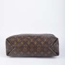 LOUIS VUITTON SULLY (2012) – ROMSLIG OG ELEGANT SKULDERVESKE thumbnail