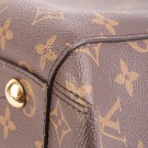Louis Vuitton Montaigne (2010) – elegant veske i Monogram thumbnail
