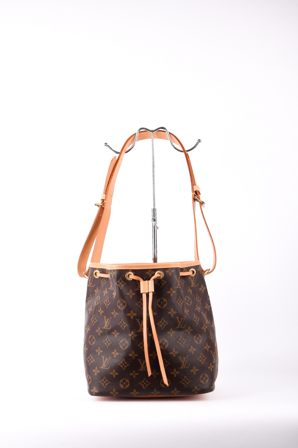 monogram canvass