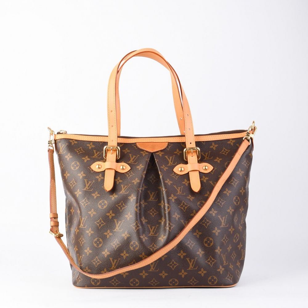 Louis Vuitton Palermo med nytt skinn Louis Vuitton Palermo er en moderne og romslig modell med tidløs fasong og praktiske detaljer. Med justerbar skulderrem og solide håndtak kan den bæres både i hånden og over skulderen – perfekt til både hverdag