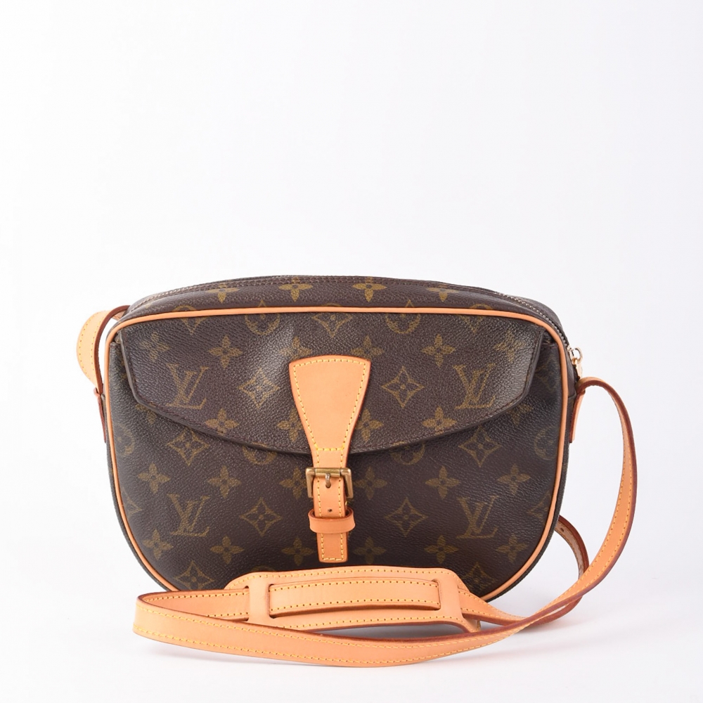 Vintage Louis Vuitton Jeune Fille fra 1990 – en tidløs og chic skulderveske i ikonisk monogram. Perfekt til hverdags og reise. Leveres med Retrading dustbag og autentisitetsbevis fra LegitGrails.